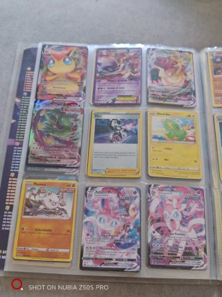 Álbum de cartas Pokémon exclusivas