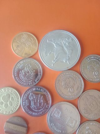 Lote monedas y medallas coleccionables