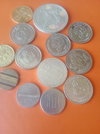 Lote monedas y medallas coleccionables