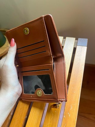 Cartera de cuero sintético marrón
