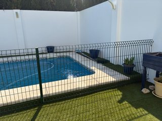 Paneles metálicos verdes para vallas