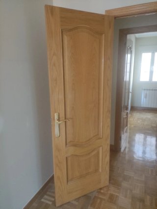 Puerta de madera de roble