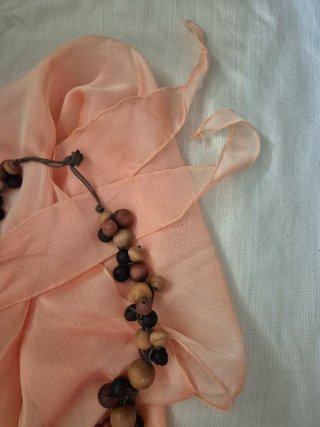 Conjunto estola gasa y collar semillas
