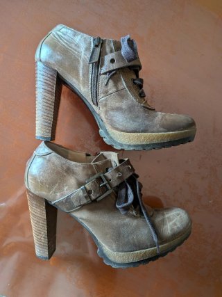 Botines de piel Manas