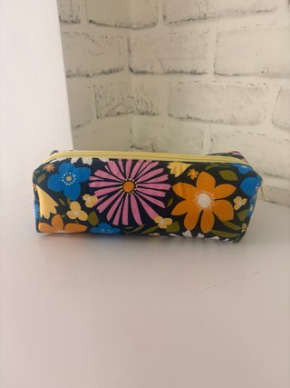 Estuche tela hecho a mano floral