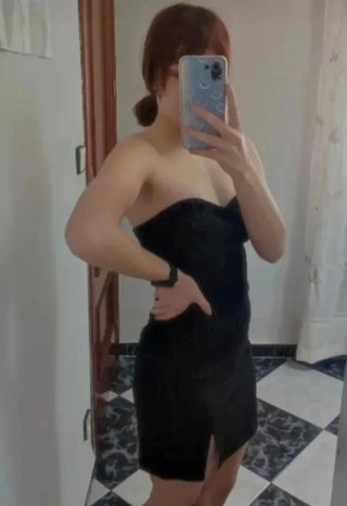 Vestido negro con rayas verticales