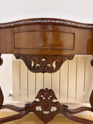 Consola antigua madera labrada