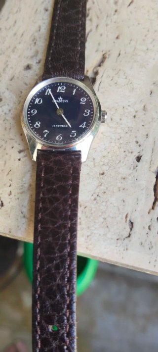 Reloj Grasteny de cuerda para mujer