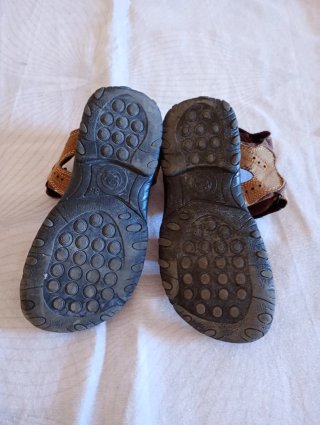 Sandali marroni con velcro
