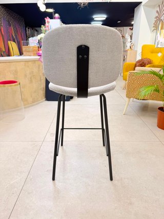Taburete alto tapizado gris