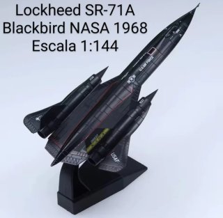 Maqueta Avión Lockheed SR-71A NASA 1:144