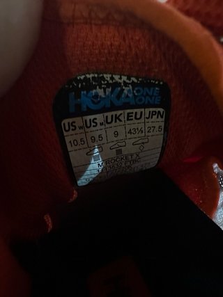 Hoka Rocket X rojas