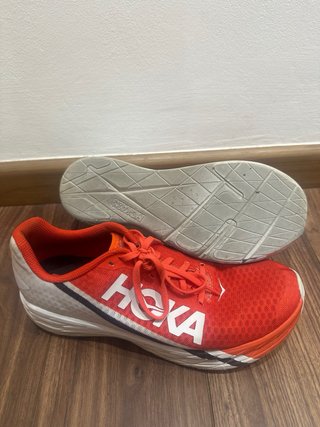 Hoka Rocket X rojas