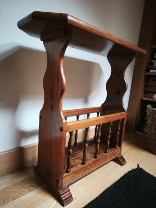 Revistero madera estilo clásico en Cantabria