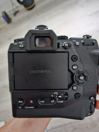 Olympus OM-D E-M1X