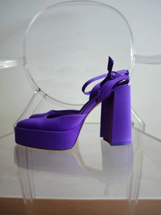 Zapatos de tacón en color morado con plataforma