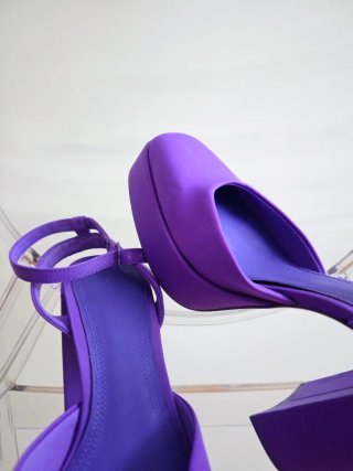 Zapatos de tacón en color morado con plataforma