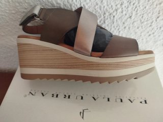 Sandalias Paula Urban Marrón y Plata