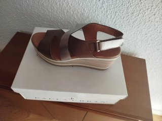 Sandalias Paula Urban Marrón y Plata