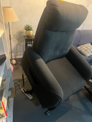 Sillón reclinable con mando para discapacitados