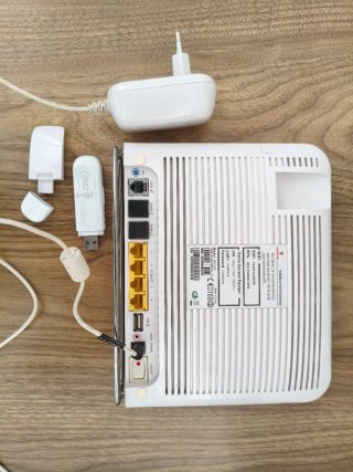 Router wifi Huawei HG553 y USB sim 3G.