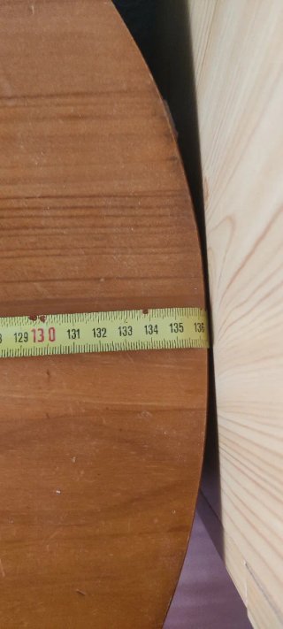 Escritorio de madera con cajones