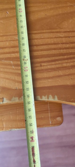 Escritorio de madera con cajones