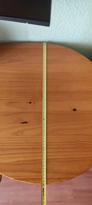 Escritorio de madera con cajones