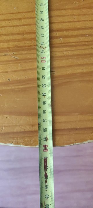 Escritorio de madera con cajones