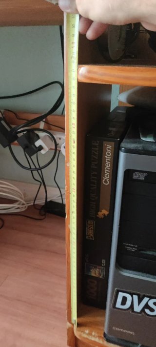 Escritorio de madera con cajones