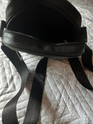 Bandolera negra con tachuelas