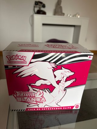 Caja Entrenador Élite Pokémon Llama Blanca