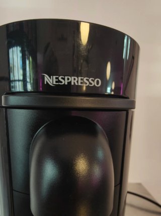 Cafetera Nespresso Vertuo DeLonghi Negra