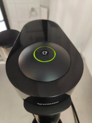Cafetera Nespresso Vertuo DeLonghi Negra