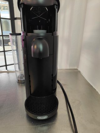 Cafetera Nespresso Vertuo DeLonghi Negra