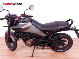 HUSQVARNA SVARTPILEN 125 ABS