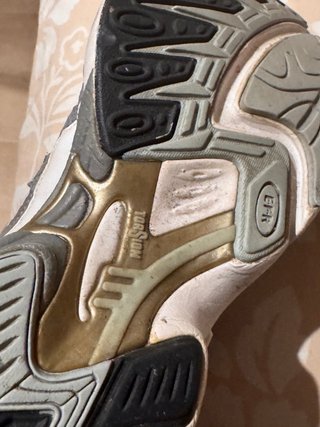 Zapatillas Adidas Grises y Blancas