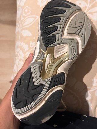 Zapatillas Adidas Grises y Blancas