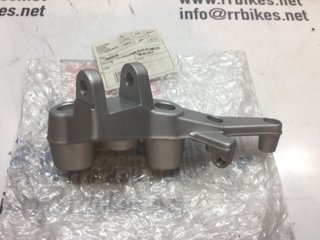 SOPORTE ESTRIBO PILOTO IZQ MOTO GUZZI V7 III 17-20