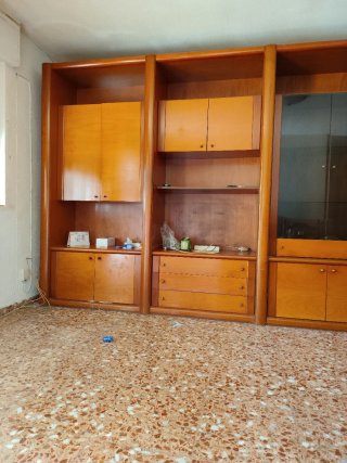 Se regala Mueble de salón de madera y cristal neg