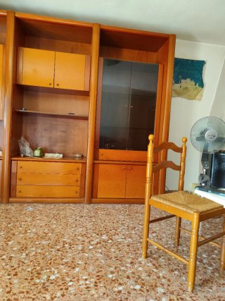 Se regala Mueble de salón de madera y cristal neg