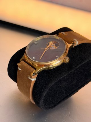 Reloj Revue Open Heart Dorado