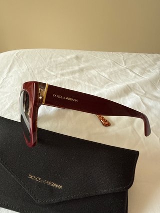 Gafas de sol Dolce & Gabbana rojas y doradas