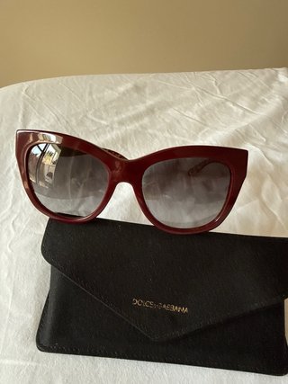 Gafas de sol Dolce & Gabbana rojas y doradas