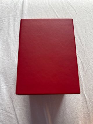 Caja de reloj Omega roja