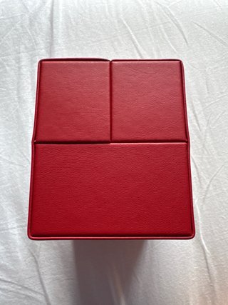 Caja de reloj Omega roja