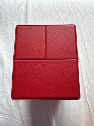 Caja de reloj Omega roja
