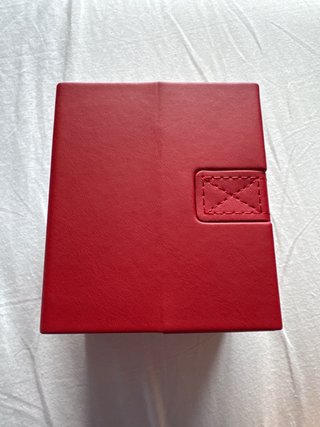 Caja de reloj Omega roja