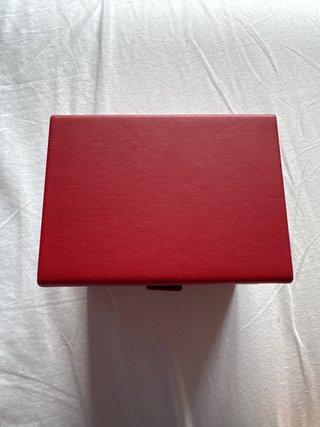 Caja de reloj Omega roja