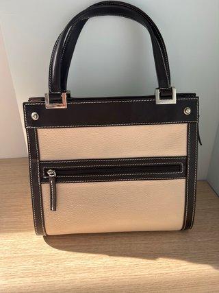 Bolso de piel combinado beige y negro